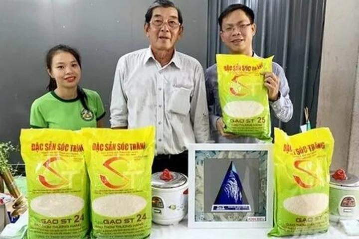 Hotspot Matrix: Biến Phương Oanh diện set đồ 50 thành cơ hội marketing đột phá